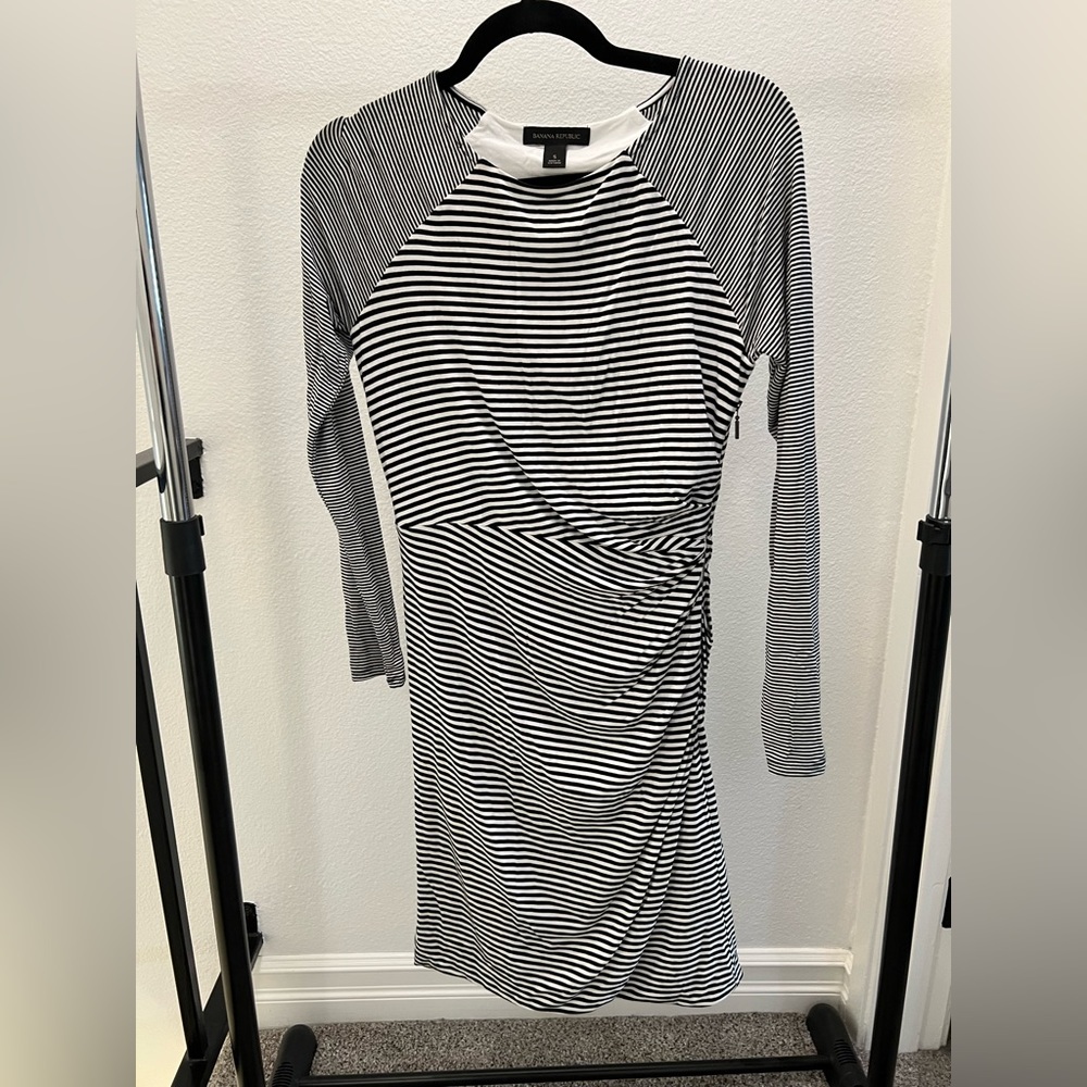 Banana Republic -  Stripped Dress